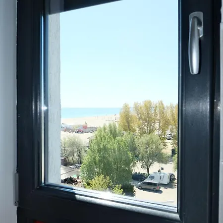 Mamaia-summerland Beachfront شقة مامايا